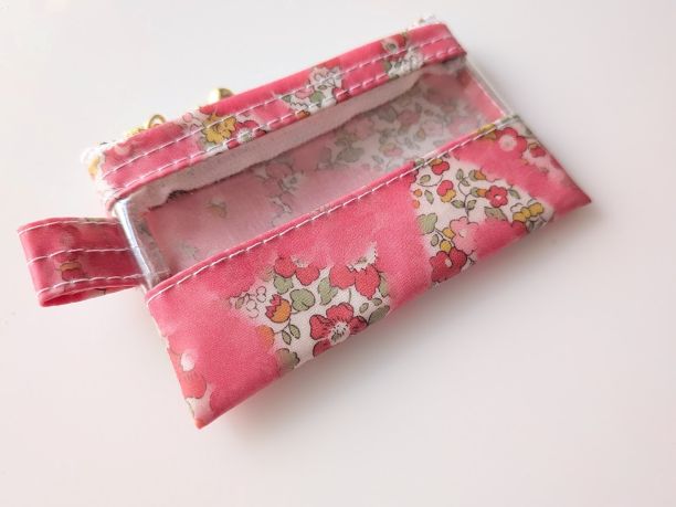 xxxs-3 9×5.5 クリアポーチ ベッツィアングラフィティ リバティ ラミネート ♡「ベッツィ」をフレッシュで楽しくアレンジしました - 画像 (4)