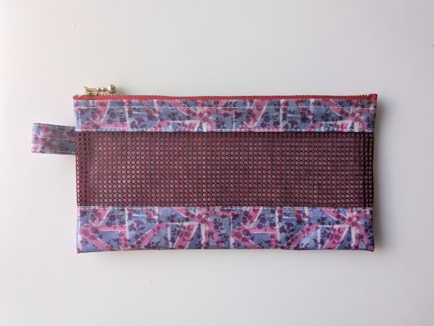 メッシュポーチ 20.5×10.5 歯ブラシケース マルチポーチ フローラルフラッグ リバティ ラミネート ♡ユニオンジャックを構成する幾何学的な形からインスパイアされた抽象的なデザイン