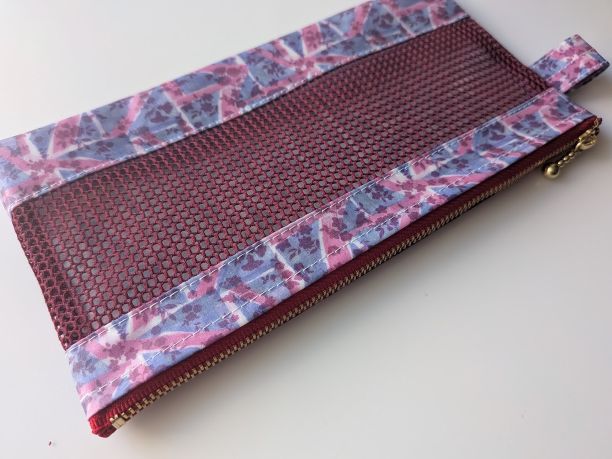 メッシュポーチ 20.5×10.5 歯ブラシケース マルチポーチ フローラルフラッグ リバティ ラミネート ♡ユニオンジャックを構成する幾何学的な形からインスパイアされた抽象的なデザイン - 画像 (4)