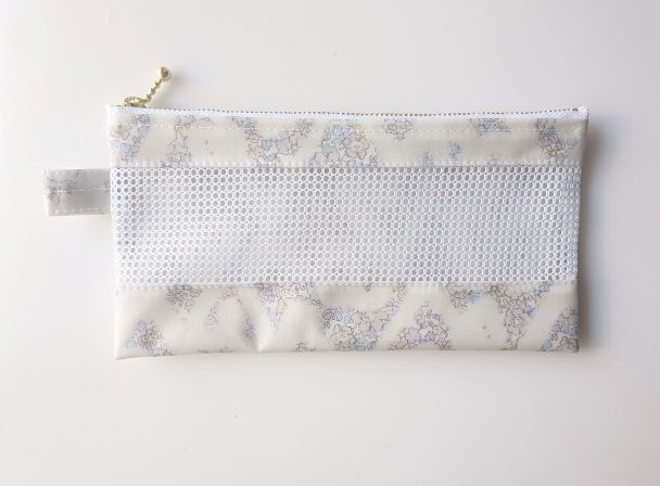 メッシュポーチ 20.5×10.5 歯ブラシケース マルチポーチ ベッツィアングラフィティ リバティ ラミネート ♡「ベッツィ」をフレッシュで楽しくアレンジしました