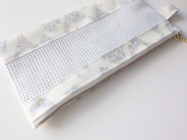 メッシュポーチ 20.5×10.5 歯ブラシケース マルチポーチ ベッツィアングラフィティ リバティ ラミネート ♡「ベッツィ」をフレッシュで楽しくアレンジしました - 画像 (4)