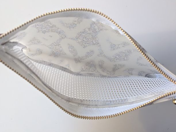 メッシュポーチ 20.5×10.5 歯ブラシケース マルチポーチ ベッツィアングラフィティ リバティ ラミネート ♡「ベッツィ」をフレッシュで楽しくアレンジしました - 画像 (5)