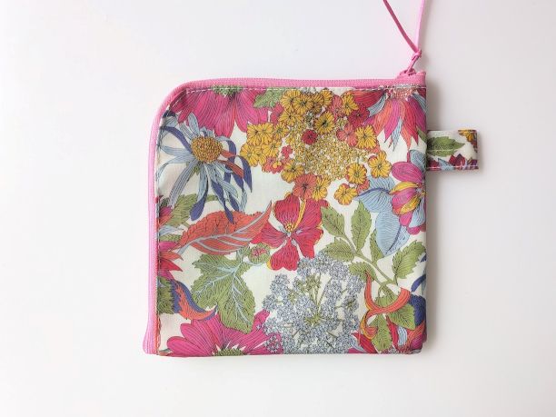 仕切り付きXS L字ファスナー クリアポーチ アンジェリカガーラ リバティ ♡大胆な大花 - 画像 (2)