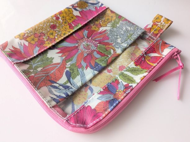 仕切り付きXS L字ファスナー クリアポーチ アンジェリカガーラ リバティ ♡大胆な大花 - 画像 (4)