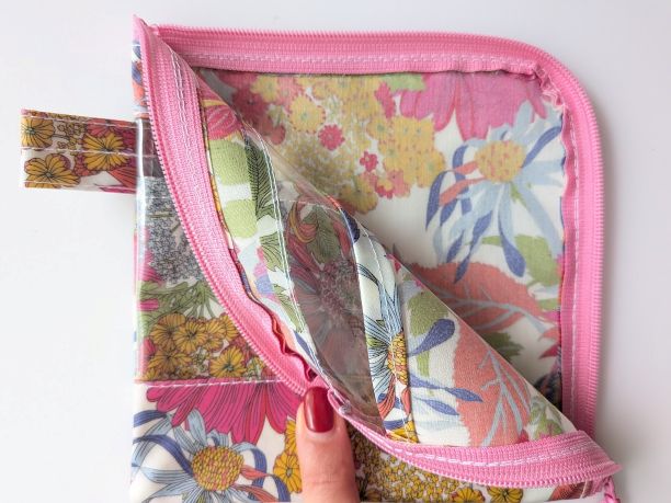 仕切り付きXS L字ファスナー クリアポーチ アンジェリカガーラ リバティ ♡大胆な大花 - 画像 (5)