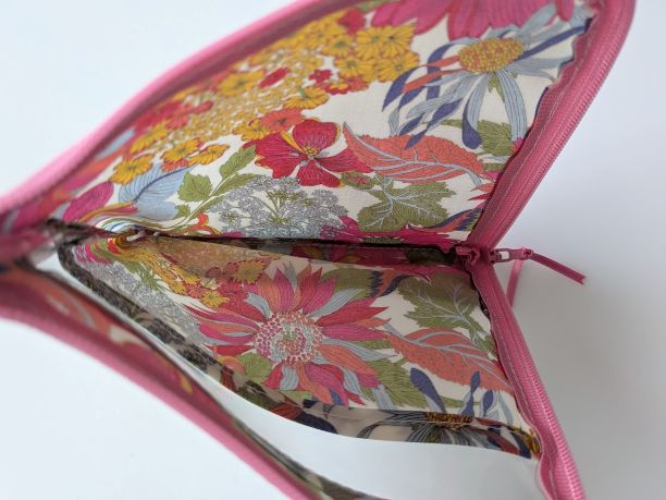 仕切り付きXS L字ファスナー クリアポーチ アンジェリカガーラ リバティ ♡大胆な大花 - 画像 (6)