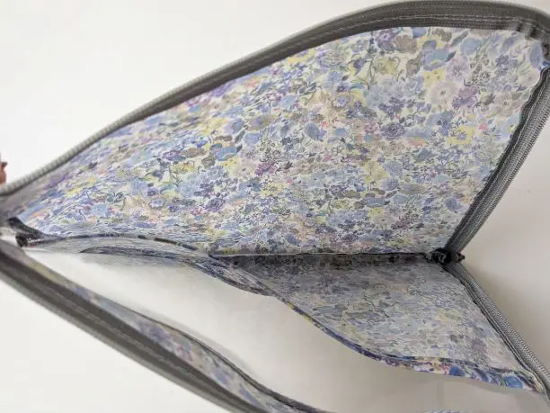 仕切り付き A5 L字ファスナークリアポーチ クラシックガーデン