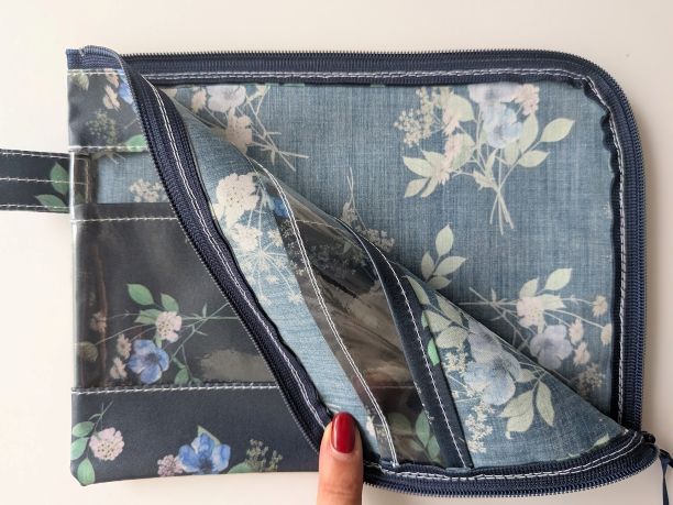 仕切り付き B6 L字ファスナークリアポーチ イルマズブーケ リバティ ラミネート ♡「Irma」を“Bouquet(ブーケ)”にしたメルシーならではの特別柄 - 画像 (5)