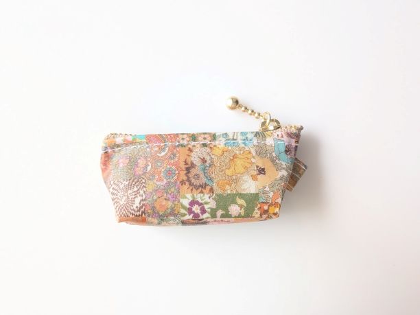 携帯ゴミ袋ケース アーカイブパッチワーク リバティ ラミネート ♡伝統的なペイズリーからモダンなジオメトリック、シグネチャーの花柄まで、57のデザインがそれぞれユニークな瞬間を表現 - 画像 (3)