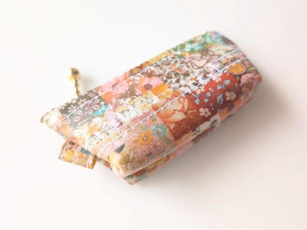 携帯ゴミ袋ケース アーカイブパッチワーク リバティ ラミネート ♡伝統的なペイズリーからモダンなジオメトリック、シグネチャーの花柄まで、57のデザインがそれぞれユニークな瞬間を表現 - 画像 (4)