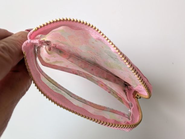 仕切り付きA7 L字ファスナークリアポーチ ホリーホックス リバティ ラミネート カードサイズ ♡典型的なイングリッシュガーデンに咲く沢山のタチアオイからインスピレーションを受け水彩で描かれました - 画像 (7)