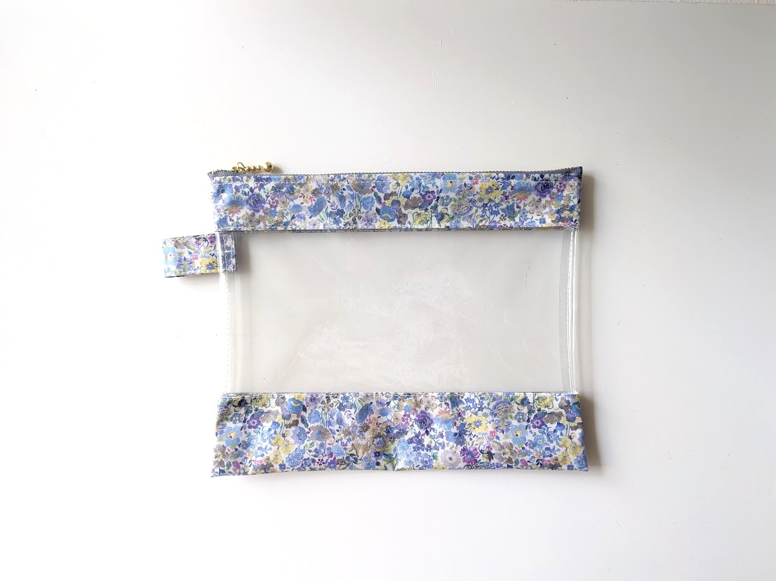 L 22×18 クリアポーチ クラシックガーデン リバティ ラミネート ♡リバティで最も有名で愛されている定番柄の見事な饗宴です