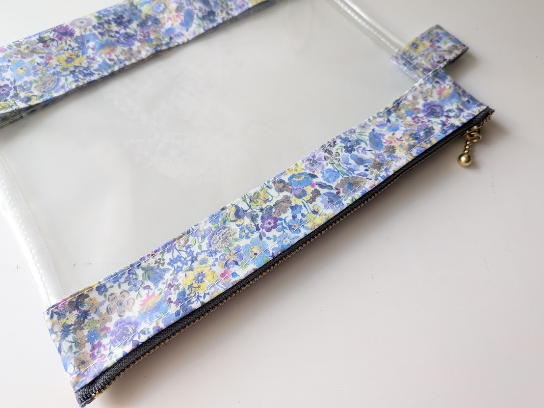 L 22×18 クリアポーチ クラシックガーデン リバティ ラミネート ♡リバティで最も有名で愛されている定番柄の見事な饗宴です - 画像 (4)