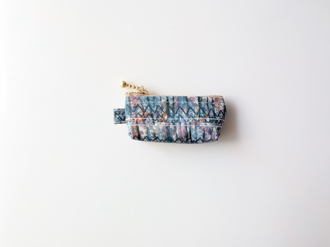 携帯ゴミ袋ケース エリジアンスモック リバティ ラミネート ♡「エリジアン」を新鮮にアレンジし珍しいパターンを作りました