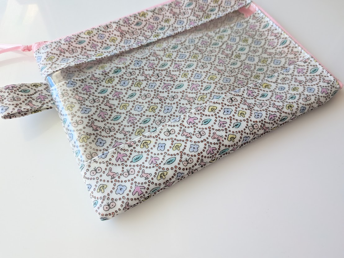 仕切り付きA6 L字ファスナークリアポーチ お薬手帳 フォレストウェーブ リバティ ラミネート ♡ミナ ペルホネンとのコラボレーション - 画像 (3)