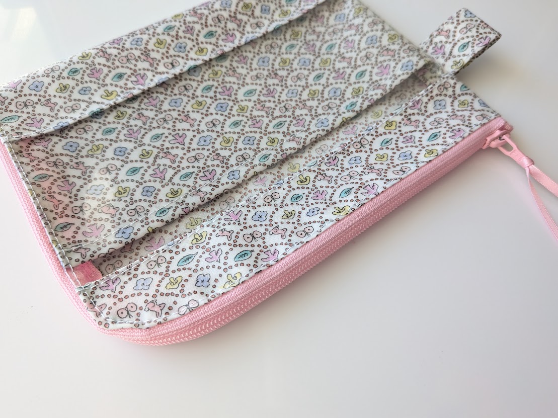 仕切り付きA6 L字ファスナークリアポーチ お薬手帳 フォレストウェーブ リバティ ラミネート ♡ミナ ペルホネンとのコラボレーション - 画像 (4)