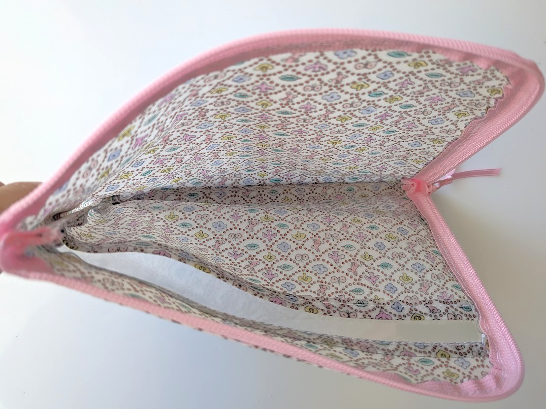 仕切り付きA6 L字ファスナークリアポーチ お薬手帳 フォレストウェーブ リバティ ラミネート ♡ミナ ペルホネンとのコラボレーション - 画像 (6)