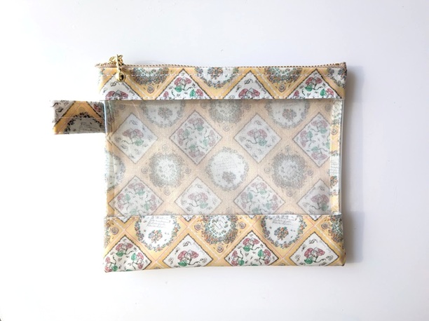 S-3 16.5×13.5 クリアポーチ フルールフーラード リバティ ラミネート ♡1940年代のリバティスカーフデザインを3つ組み合わせ、斜めのパッチワークレイアウトで美しく表現しました