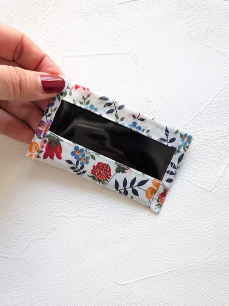 「こんなの欲しかった」から生まれたカードサイズのポケットポーチ|リバティプリント