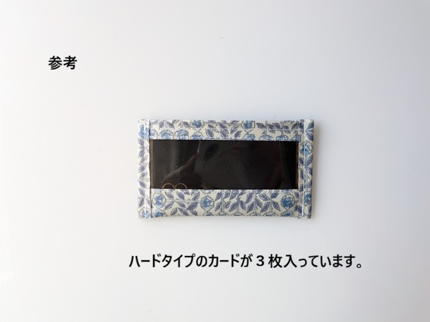 【数量限定】ポケットポーチ カードサイズ クラシックガーデン リバティ ラミネート ♡リバティのクラシック・デザインから厳選された花々を縮小しソフトな水彩で手描きし、クラシックな花々の草原を表現 - 画像 (9)