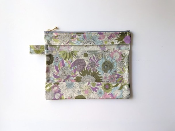 仕切り付きL-3 22×18 クリアポーチ スモールスザンナ リバティ ラミナート ♡大小さまざまなひまわり