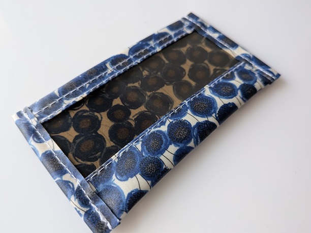 【数量限定】ポケットポーチ カードサイズ ザンジーサンビーム リバティ ラミネート ♡トレスコ・アビー・ガーデンで黄金の光を放つ植物を一面に散らした柄 - 画像 (3)