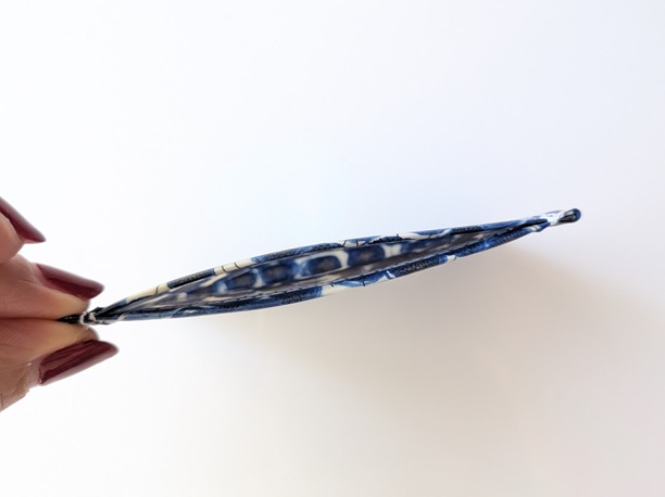 【数量限定】ポケットポーチ カードサイズ ザンジーサンビーム リバティ ラミネート ♡トレスコ・アビー・ガーデンで黄金の光を放つ植物を一面に散らした柄 - 画像 (5)