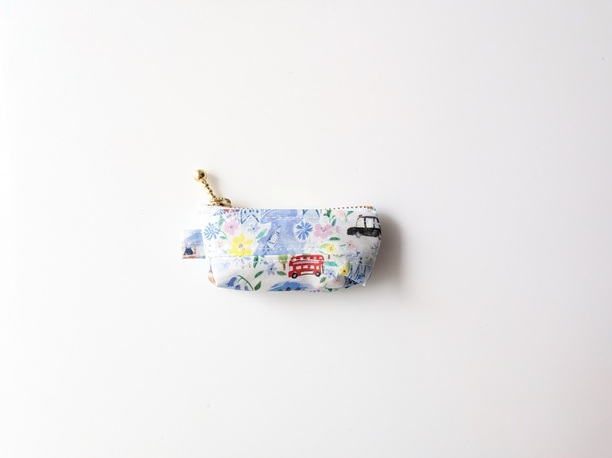 携帯ゴミ袋ケース プライドアンドブルーム リバティ ラミネート ♡ロンドンの街を象徴する風景を表情豊かなインクのスケッチで表現