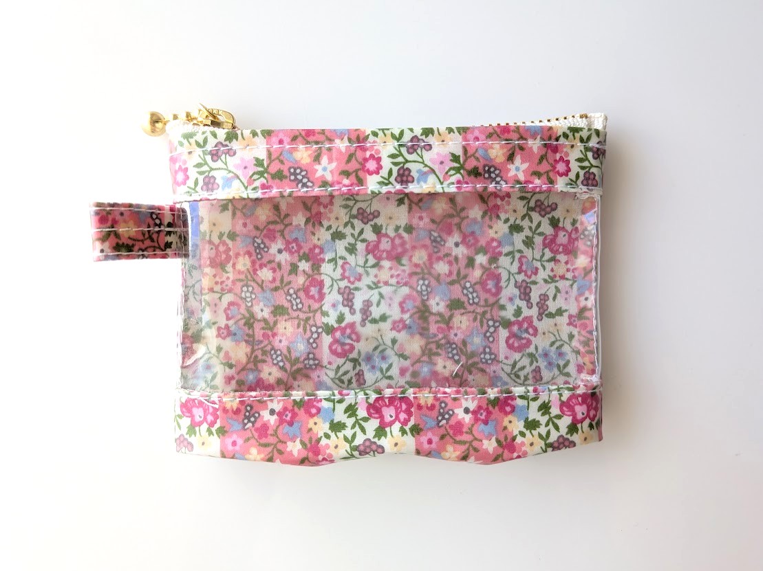 xxs-3 カードサイズ クリアポーチ ヘリオット リバティ ラミネート ♡1977年にリバティのために手描きでデザインされた美しい植物柄です - 画像 (2)