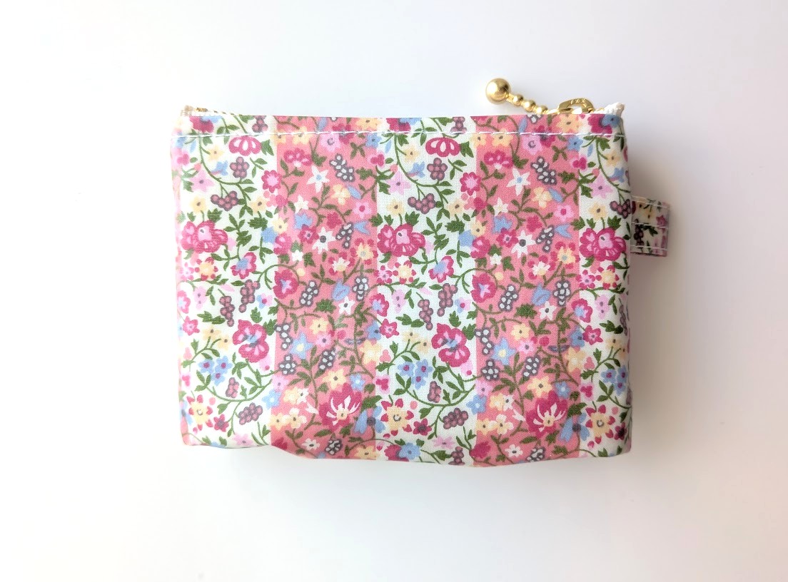 xxs-3 カードサイズ クリアポーチ ヘリオット リバティ ラミネート ♡1977年にリバティのために手描きでデザインされた美しい植物柄です - 画像 (3)