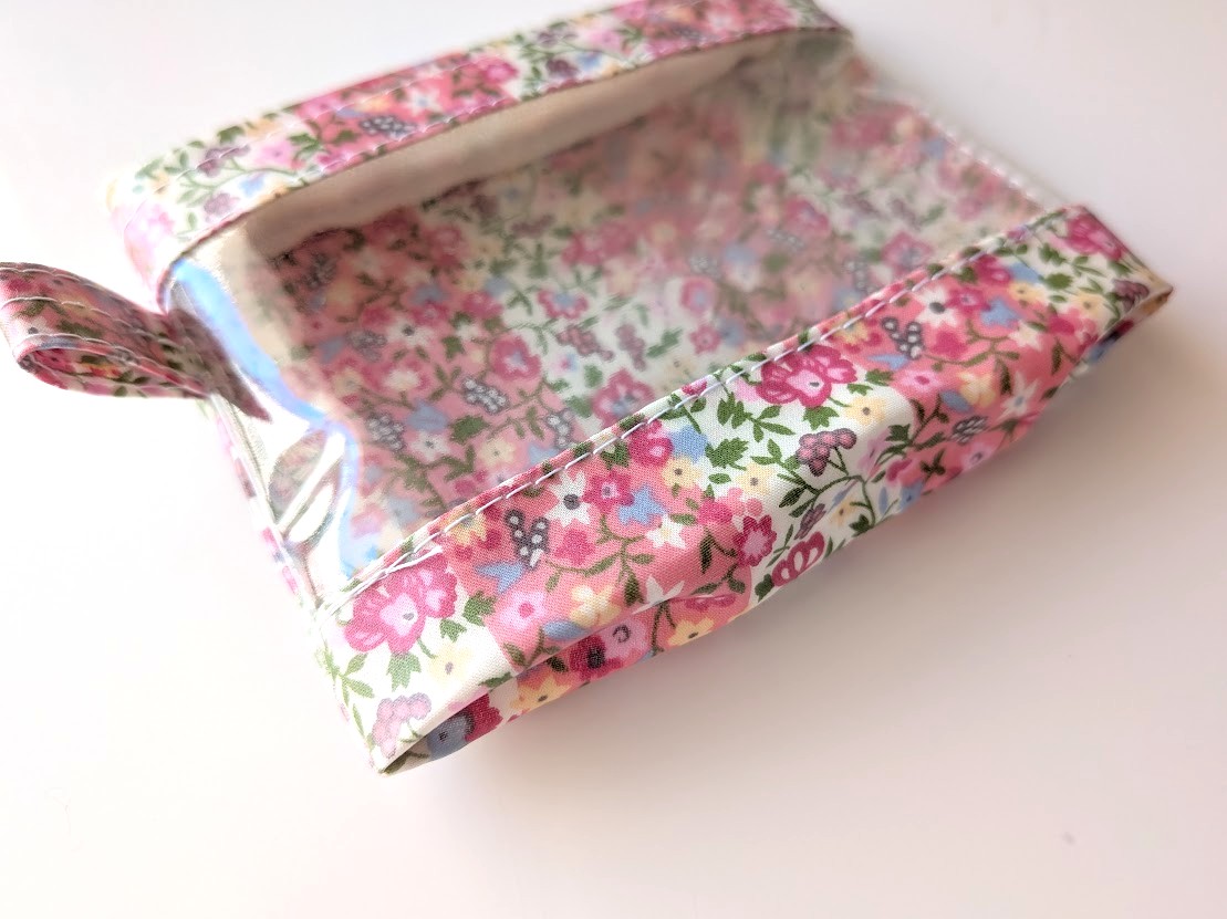 xxs-3 カードサイズ クリアポーチ ヘリオット リバティ ラミネート ♡1977年にリバティのために手描きでデザインされた美しい植物柄です - 画像 (4)