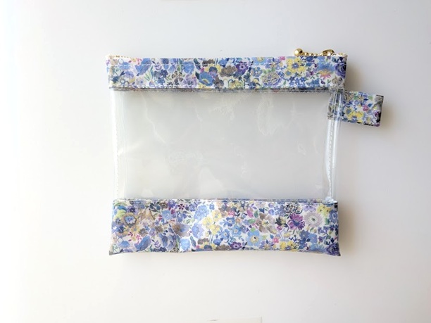 S 16.5×14 クリアポーチ クラシックガーデン リバティ ラミネート ♡リバティで最も有名で愛されている定番柄の見事な饗宴です - 画像 (2)