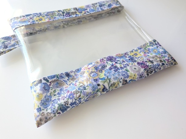 S 16.5×14 クリアポーチ クラシックガーデン リバティ ラミネート ♡リバティで最も有名で愛されている定番柄の見事な饗宴です - 画像 (3)