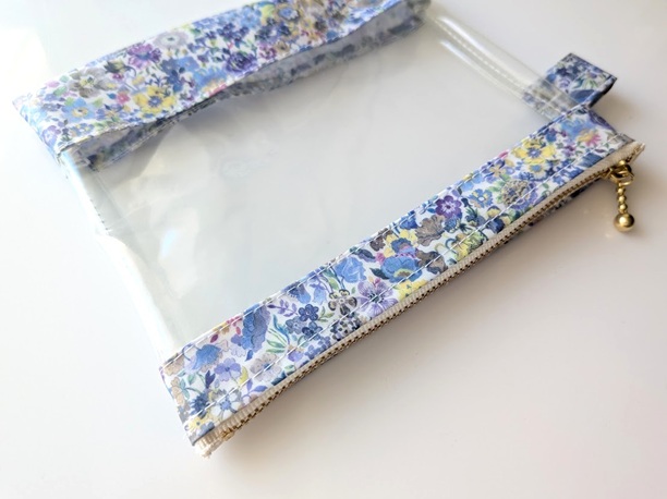 S 16.5×14 クリアポーチ クラシックガーデン リバティ ラミネート ♡リバティで最も有名で愛されている定番柄の見事な饗宴です - 画像 (4)