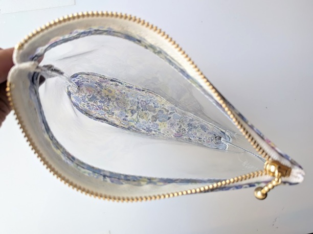 S 16.5×14 クリアポーチ クラシックガーデン リバティ ラミネート ♡リバティで最も有名で愛されている定番柄の見事な饗宴です - 画像 (5)