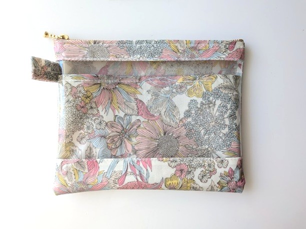 仕切りつきM-3 18.5×15 クリアポーチ アンジェリカガーラ リバティ ラミネート ♡大胆な大花