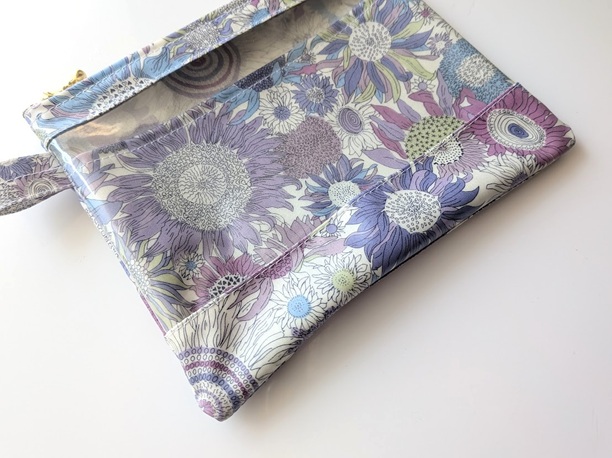 仕切りつきM-3 18.5×15 クリアポーチ スモールスザンナ リバティ ラミネート ♡大小さまざまなひまわり - 画像 (3)
