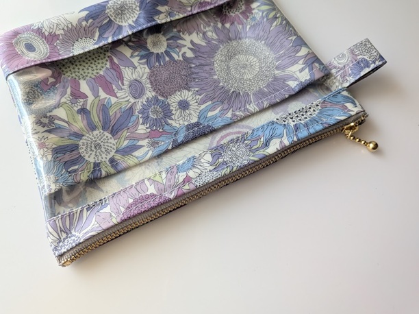 仕切りつきM-3 18.5×15 クリアポーチ スモールスザンナ リバティ ラミネート ♡大小さまざまなひまわり - 画像 (4)