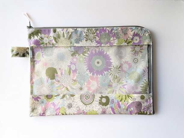 A4 L字ファスナークリアポーチ スモールスザンナ リバティ ラミネート ♡大小さまざまなひまわり