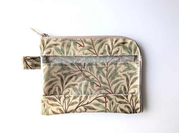 【現品限り・販売終了】仕切り付きA6 L字ファスナークリアポーチ お薬手帳 ウィローボウ ウィリアムモリス ラミネート ♡