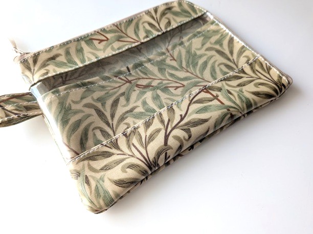 【現品限り・販売終了】仕切り付きA6 L字ファスナークリアポーチ お薬手帳 ウィローボウ ウィリアムモリス ラミネート ♡ - 画像 (3)