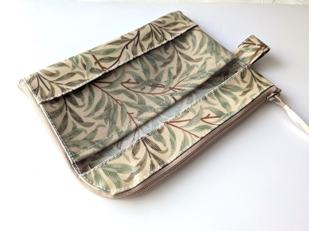 【現品限り・販売終了】仕切り付きA6 L字ファスナークリアポーチ お薬手帳 ウィローボウ ウィリアムモリス ラミネート ♡ - 画像 (4)