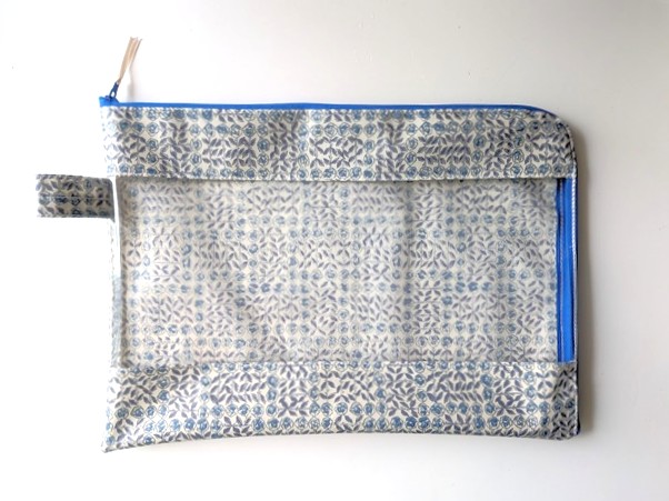 A4 L字ファスナークリアポーチ スリーピングローズ リバティ ラミネート ♡ミナペルホネンとのコラボerty London限定柄のTudor Belleがいよいよ日本でも展開 (複製)