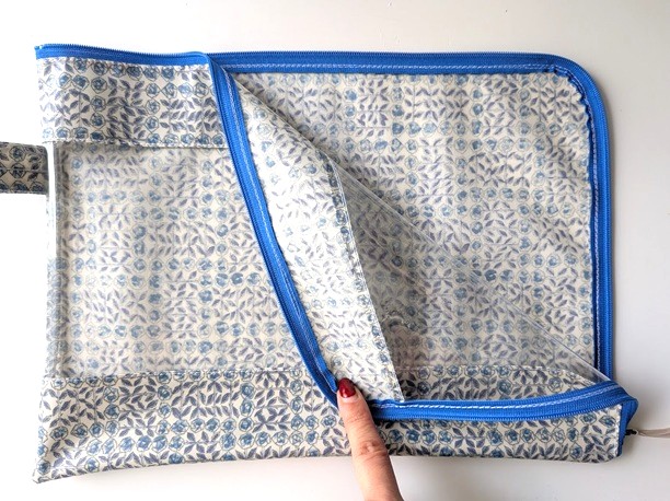 A4 L字ファスナークリアポーチ スリーピングローズ リバティ ラミネート ♡ミナペルホネンとのコラボerty London限定柄のTudor Belleがいよいよ日本でも展開 (複製) - 画像 (5)