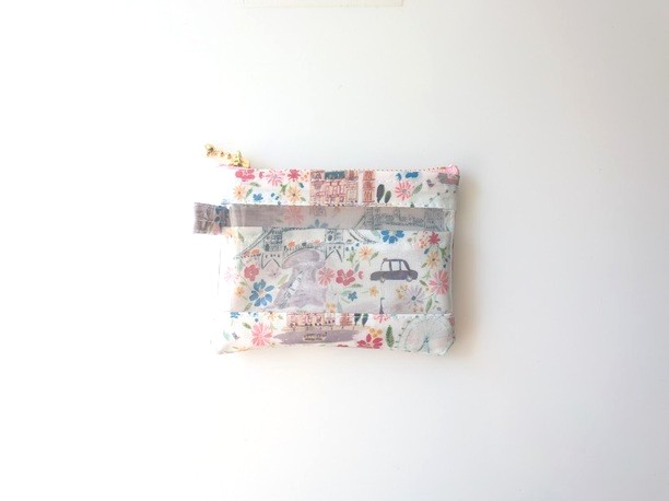 仕切り付きxxs-3 カードサイズ クリアポーチ プライドアンドブルーム リバティ ラミネート ♡ロンドンの街を象徴する風景を表情豊かなインクのスケッチで表現