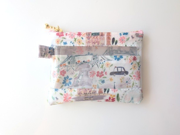 仕切り付きxxs-3 カードサイズ クリアポーチ プライドアンドブルーム リバティ ラミネート ♡ロンドンの街を象徴する風景を表情豊かなインクのスケッチで表現 - 画像 (2)