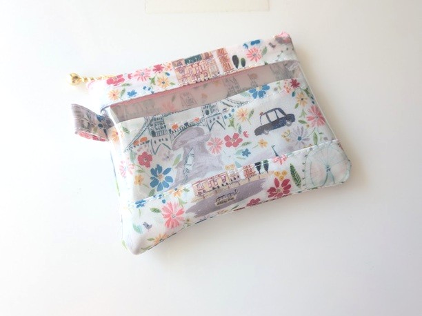 仕切り付きxxs-3 カードサイズ クリアポーチ プライドアンドブルーム リバティ ラミネート ♡ロンドンの街を象徴する風景を表情豊かなインクのスケッチで表現 - 画像 (4)