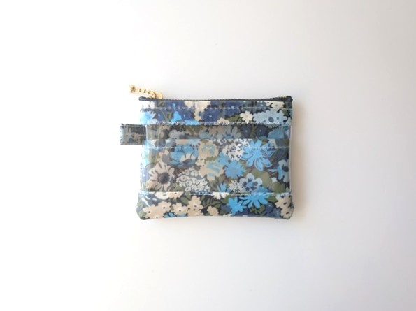 仕切り付きxxs-3 カードサイズ クリアポーチ ソープ リバティ ラミネート ♡1968年にハーバードスタジオがデザインした柄