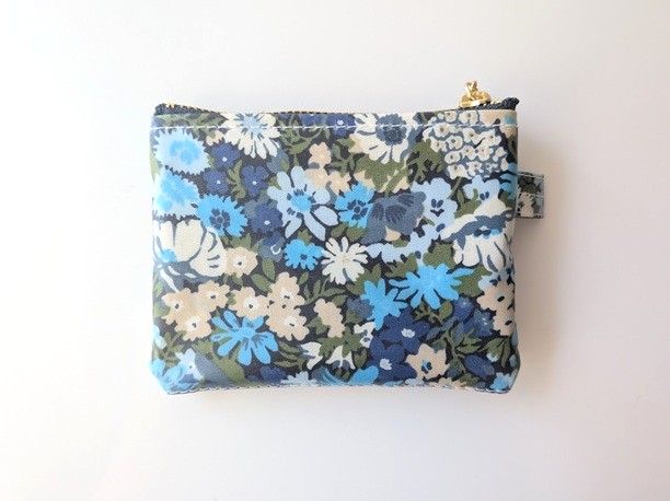 仕切り付きxxs-3 カードサイズ クリアポーチ ソープ リバティ ラミネート ♡1968年にハーバードスタジオがデザインした柄 - 画像 (3)