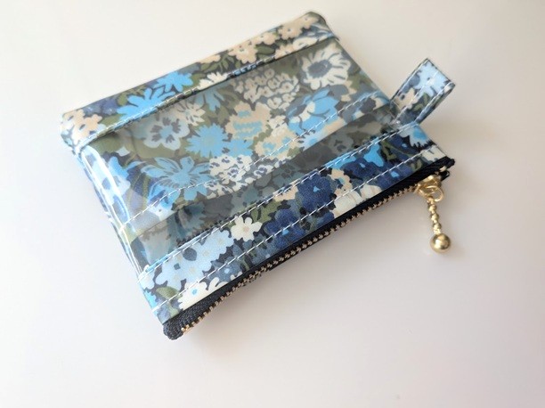 仕切り付きxxs-3 カードサイズ クリアポーチ ソープ リバティ ラミネート ♡1968年にハーバードスタジオがデザインした柄 - 画像 (5)
